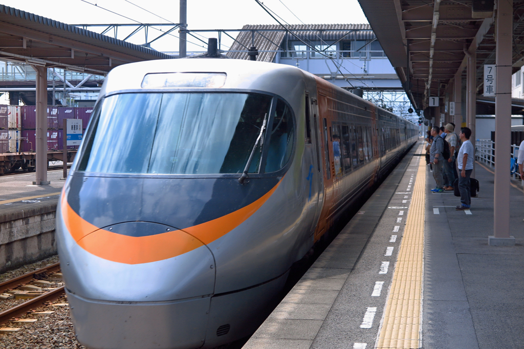 JR四国 瀬戸大橋線 8000系しおかぜ