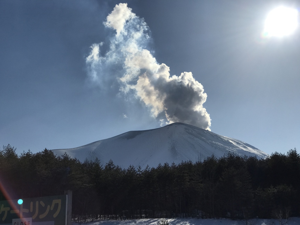 煙を吐く浅間山