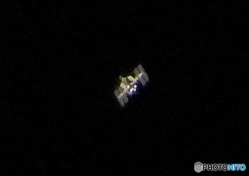 今　国際宇宙ステーションに　連絡ロケットが居ます