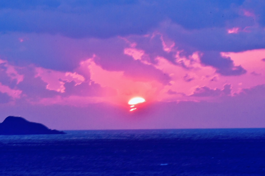 夕陽が雲の中
