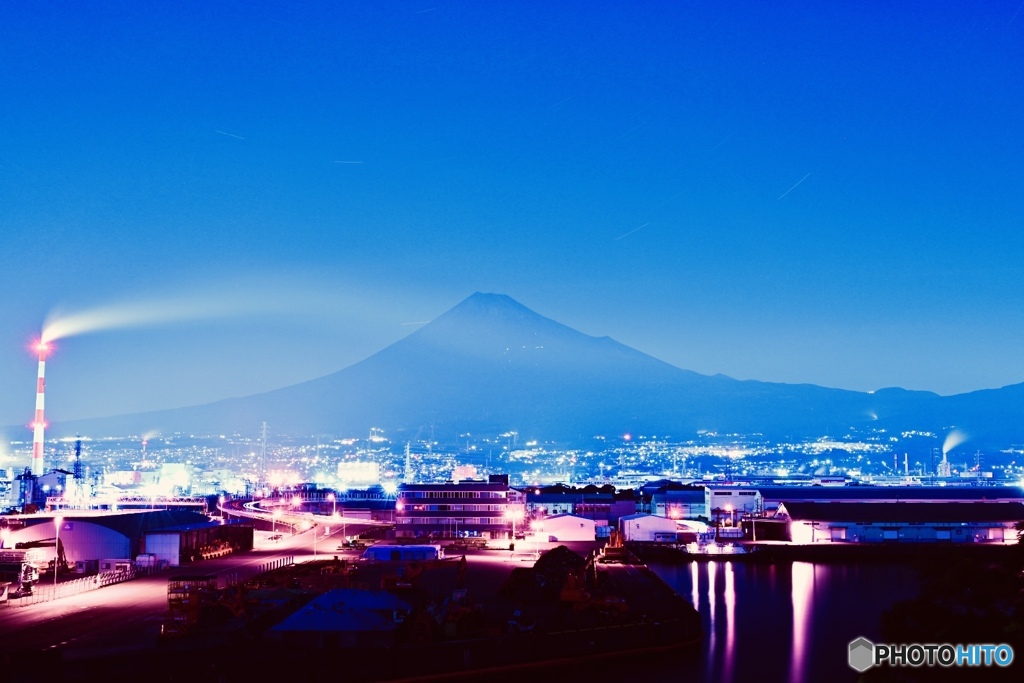 富士と港の見える公園の夜景
