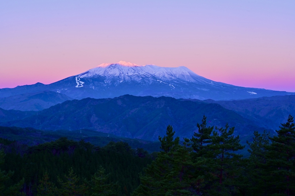 御嶽山の夜明け