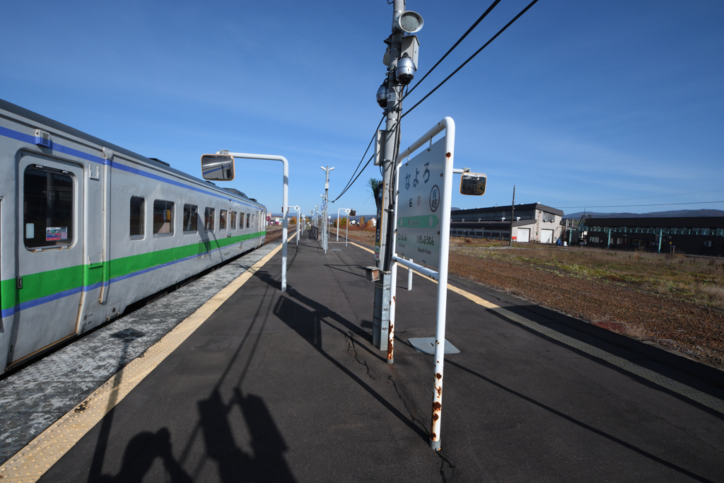 駅 ～ 秋空の下