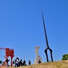 公園に立つ槍