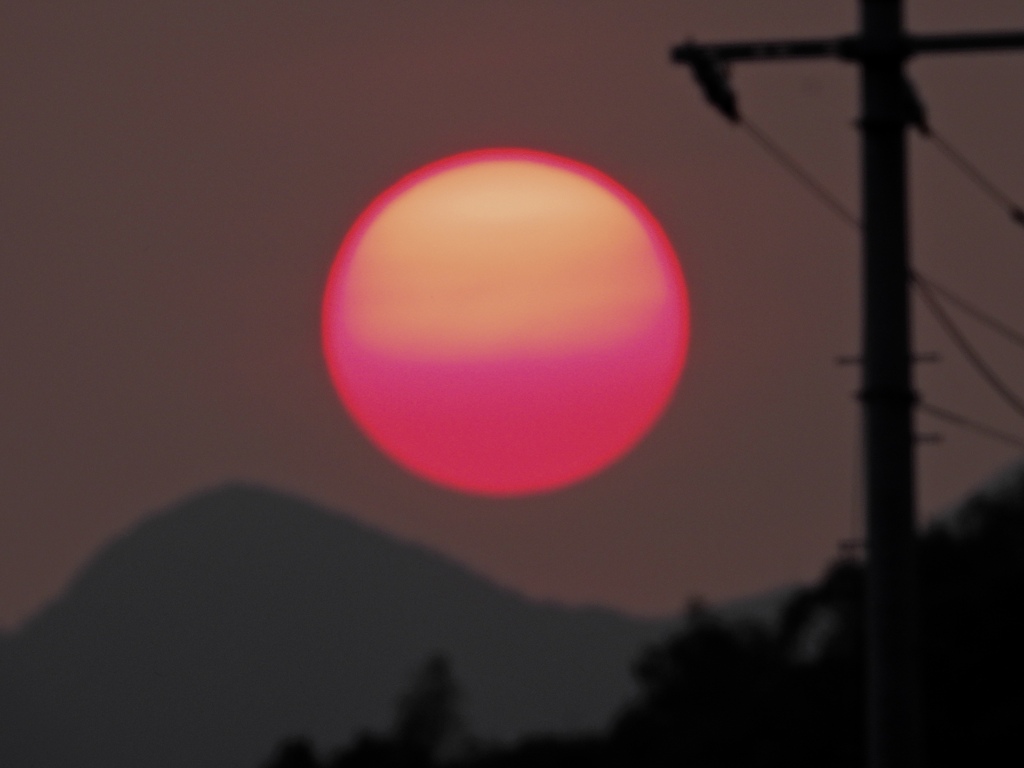 燃える太陽