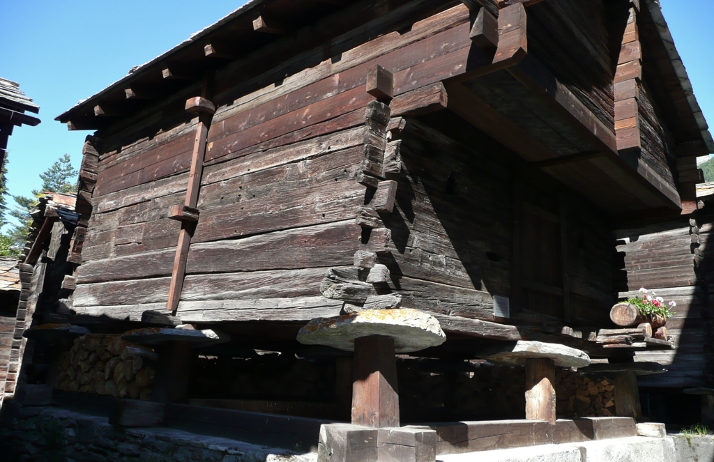 鼠返しのある小屋2
