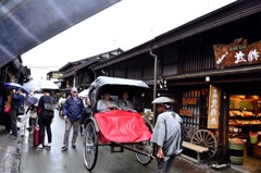 雨の高山