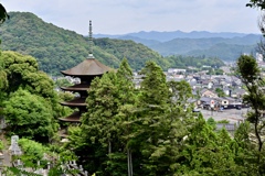静寂に佇む五重の塔