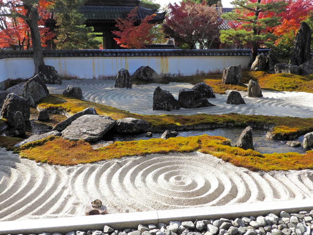 枯山水と紅葉