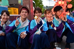 出番前の賑やかな学生達