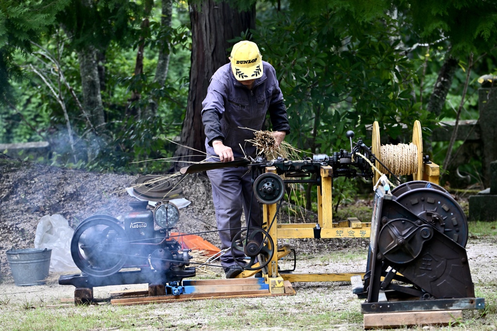 足踏み式縄編み機登場