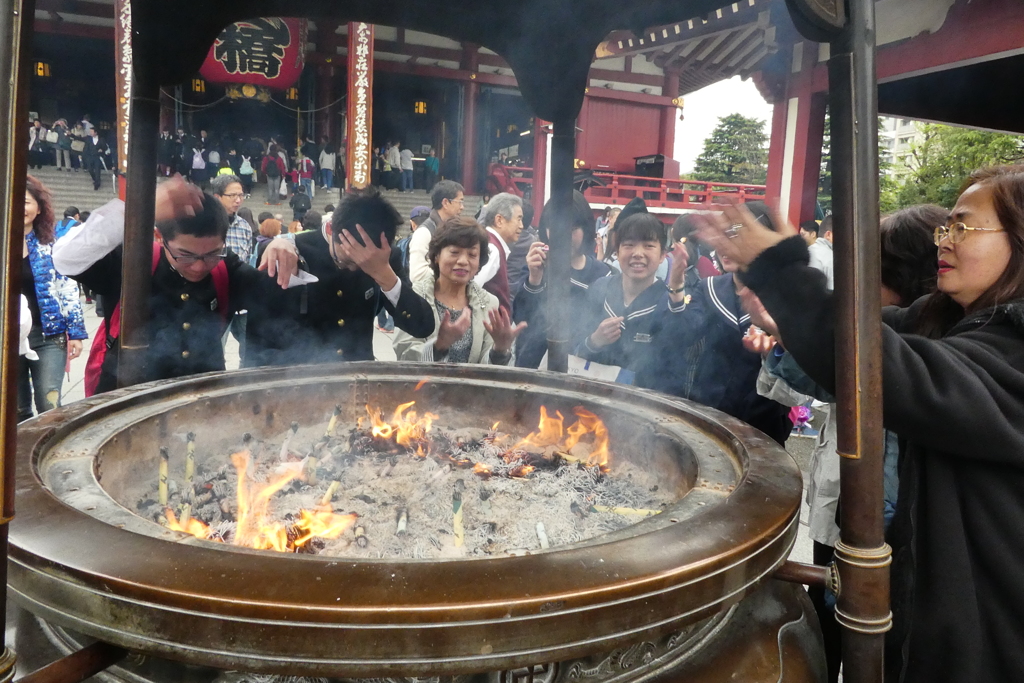 修学旅行生も厄除け