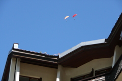 青空に舞う