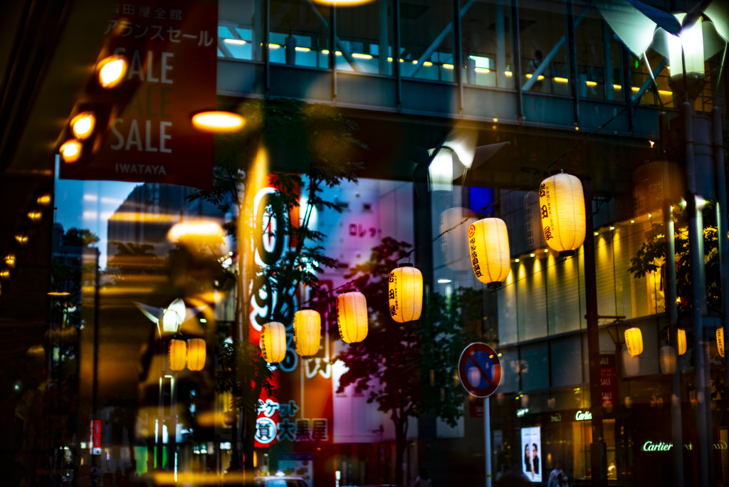 天神　ガラス二枚越し