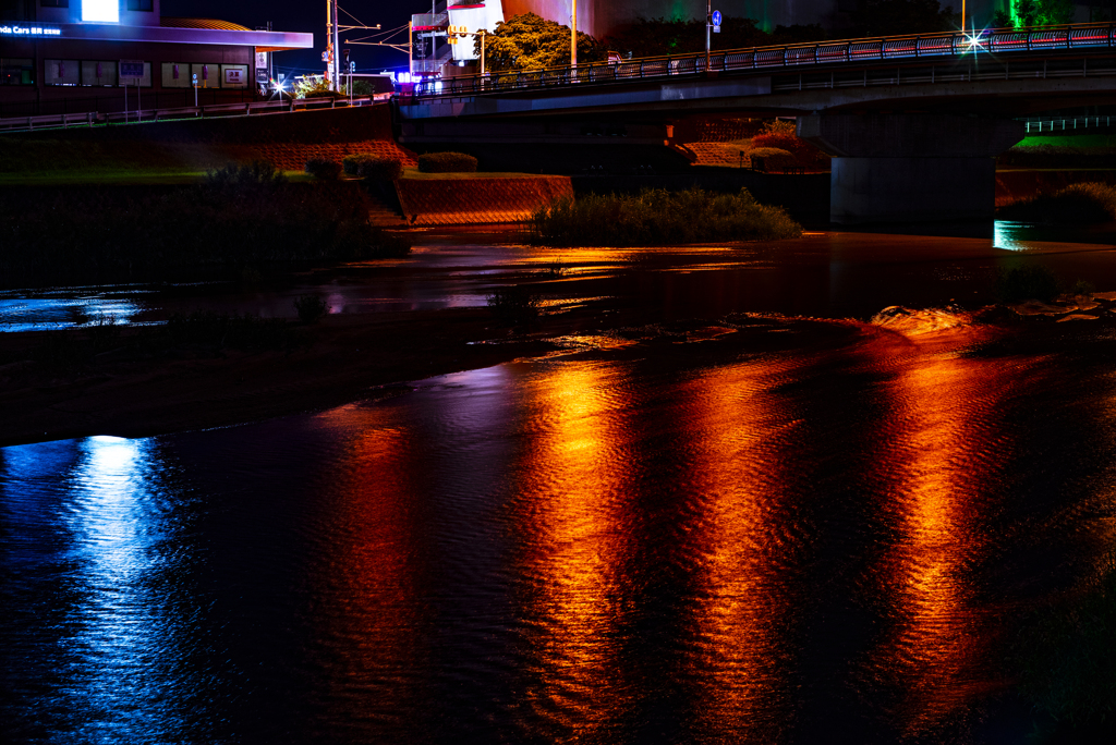 夜の川