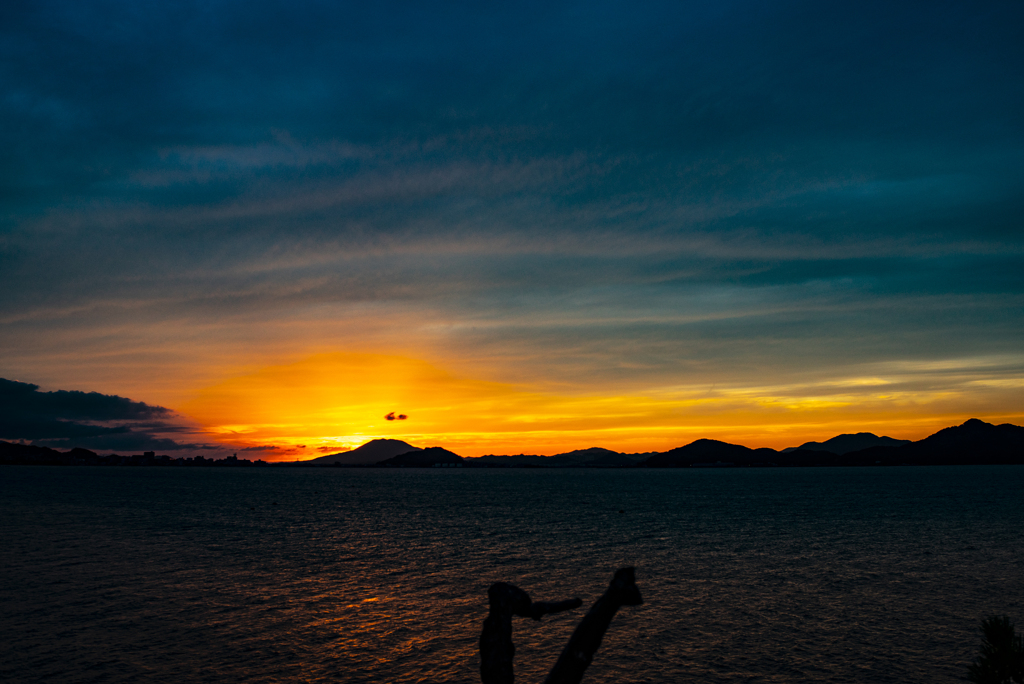 糸島半島に沈む夕日