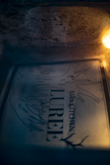 地面に置かれた看板