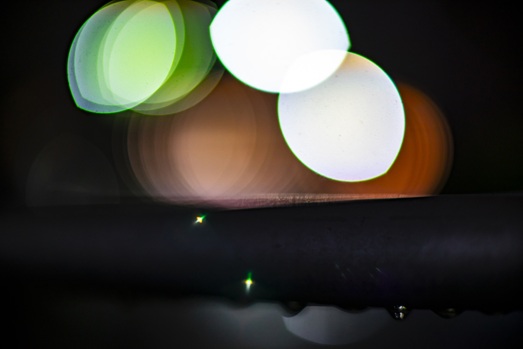 雨　ガードレール