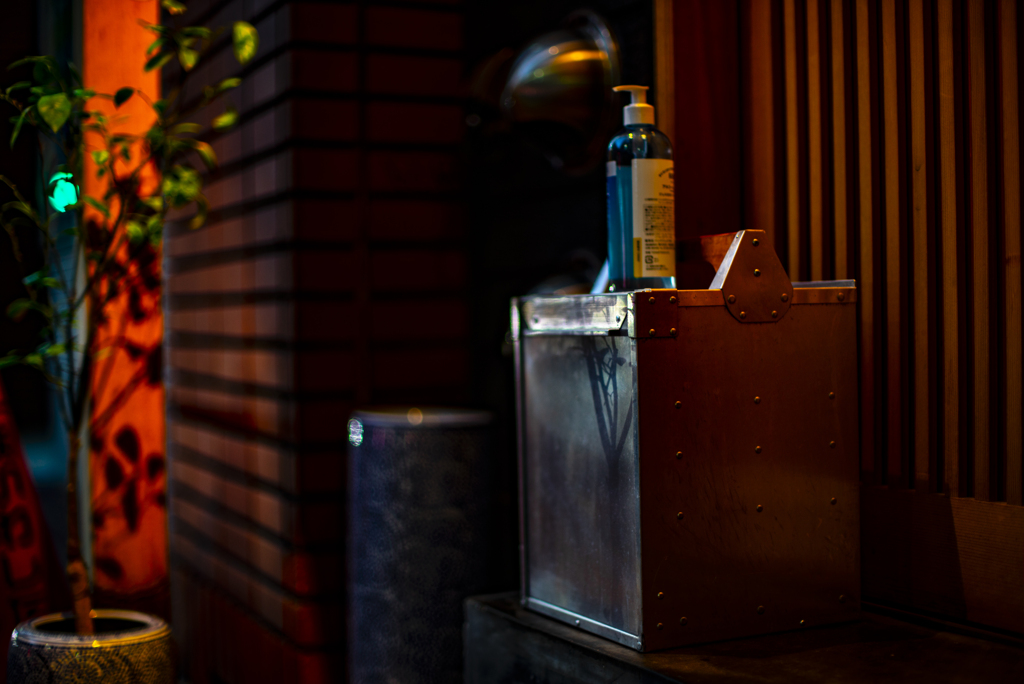 岡持ちとアルコールスプレー