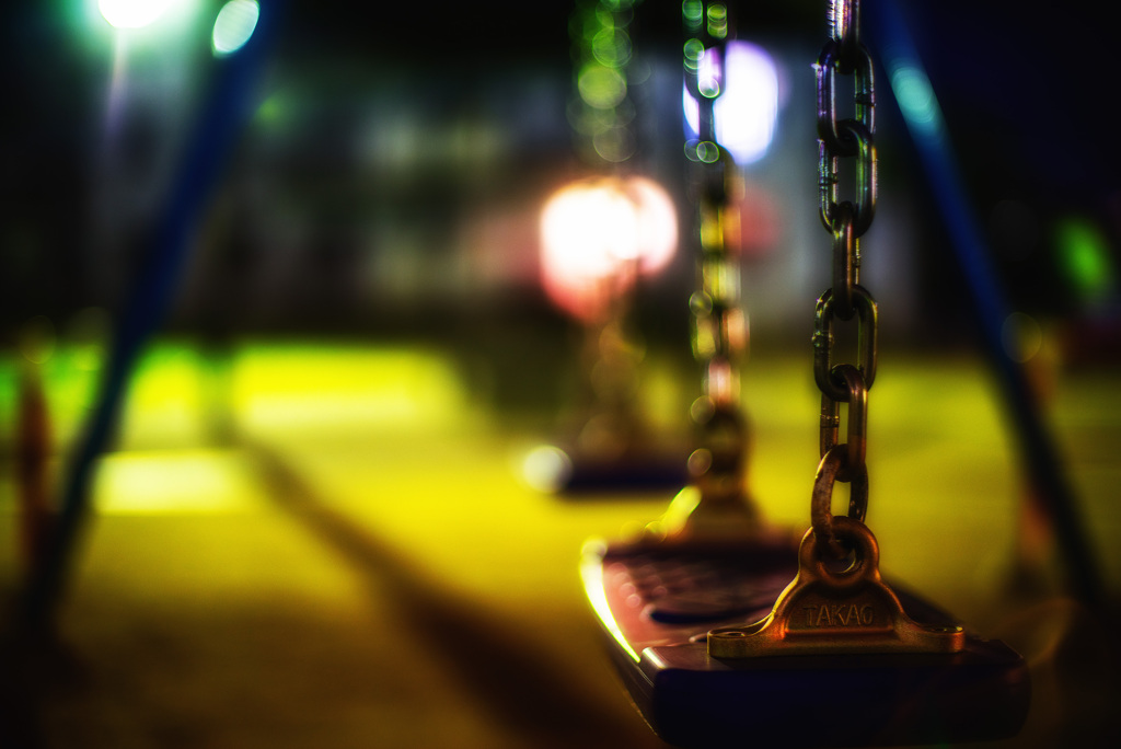 ブランコ　夜の公園