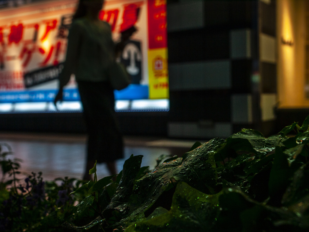 天神コア前