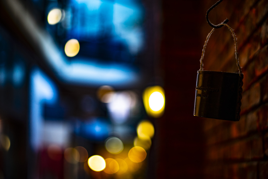 埃をかぶった缶