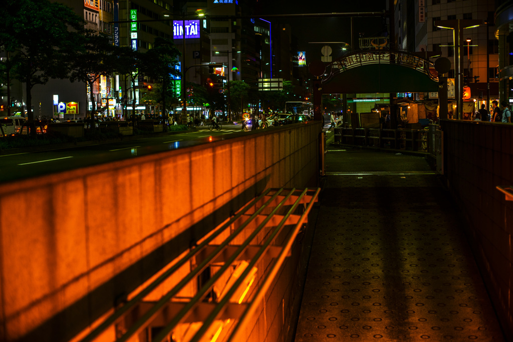 地下駐車場入り口