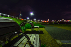 遊歩道のベンチ