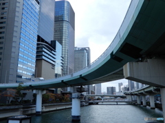 川の上を 川の上を