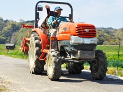 トラックターがいく