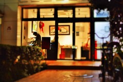 そこら辺の店