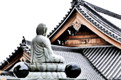 坐る