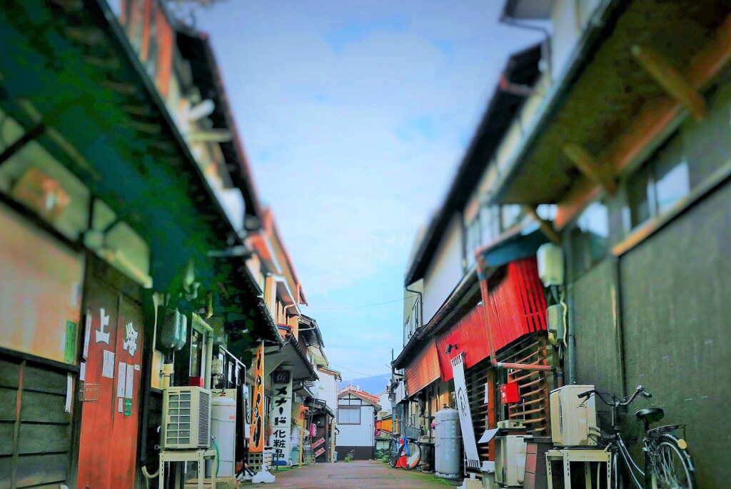 そこら辺の横丁