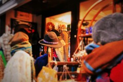 そこら辺の店