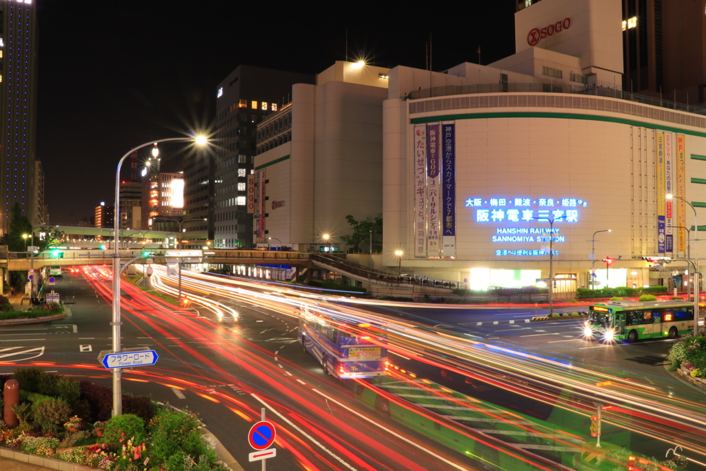 夜の三宮駅 By なべりお Id 写真共有サイト Photohito