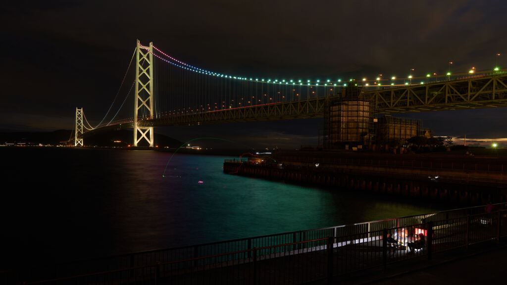 夏の明石大橋。