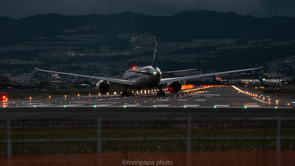 B787、離陸準備。