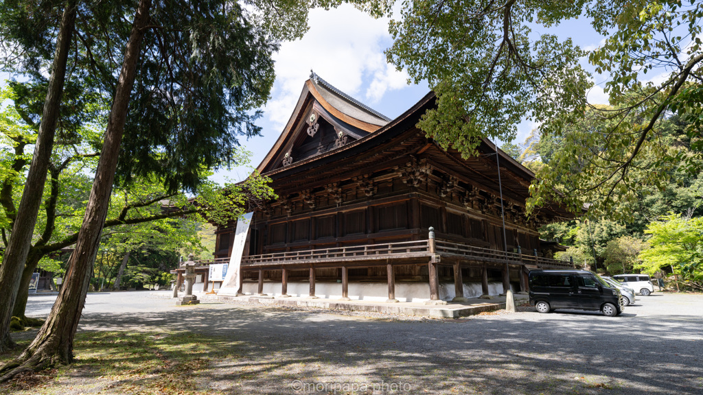 三井寺の金堂。
