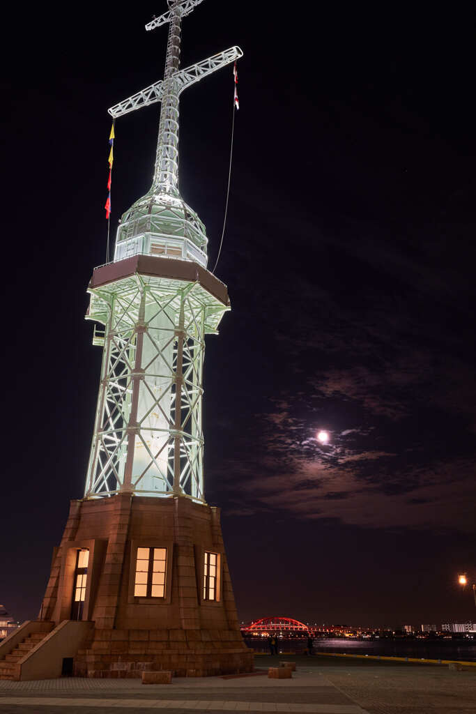 月夜の旧神戸港信号所です。