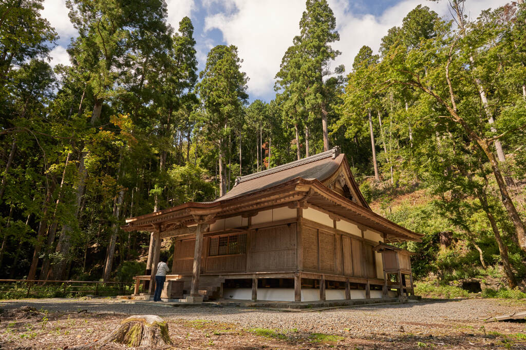 高山寺の金堂。