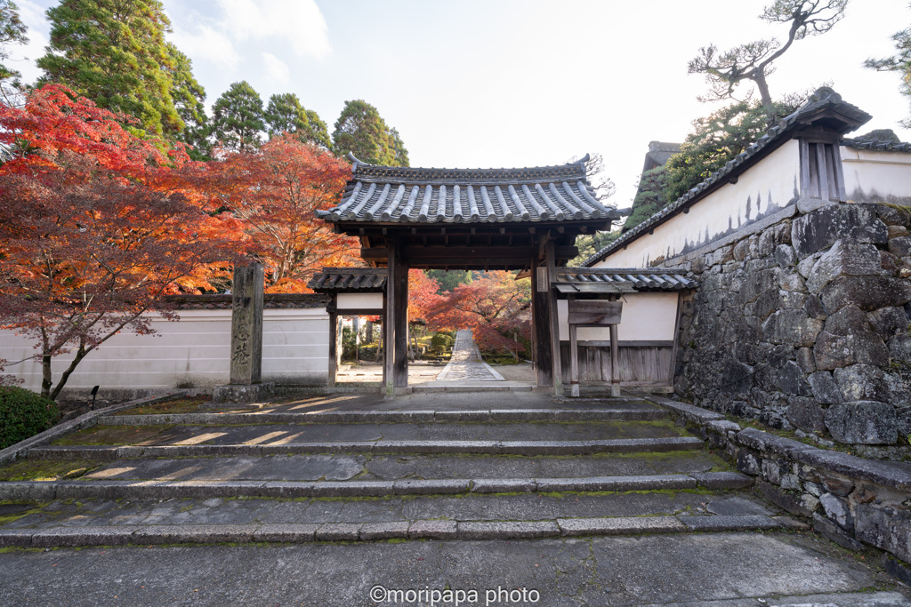一休寺、総門。