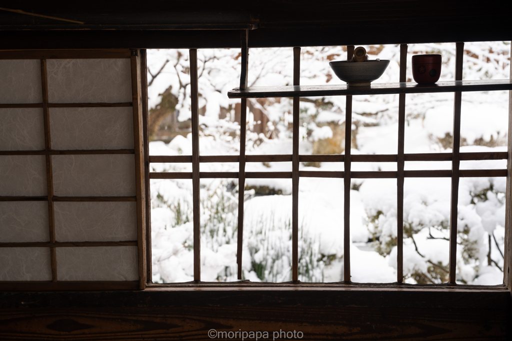 山寺の雪景色。