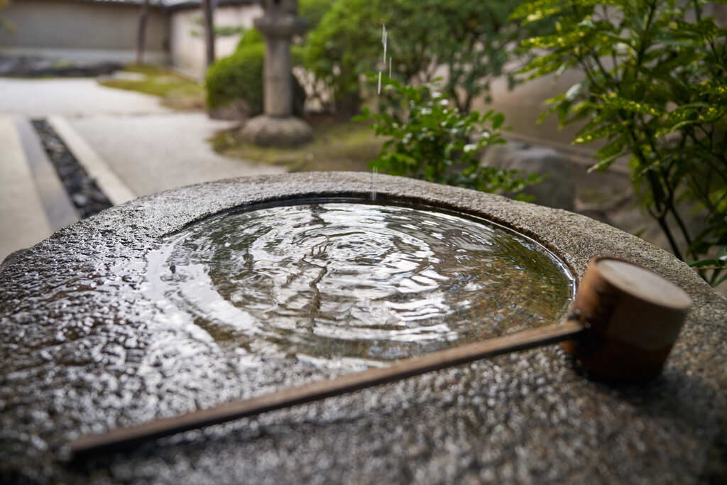 東寺の観智院の手水鉢です。