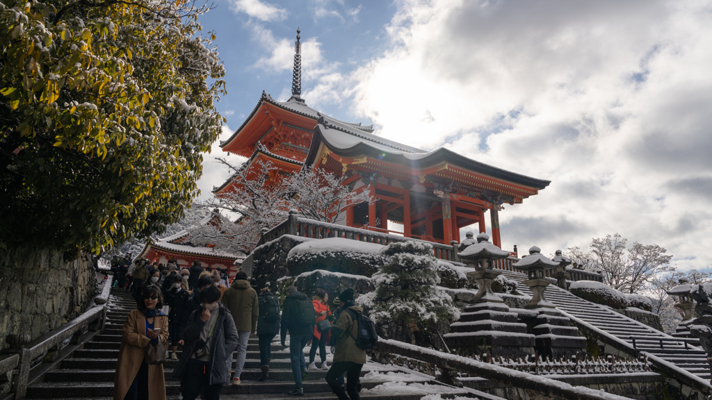 雪化粧の清水寺。