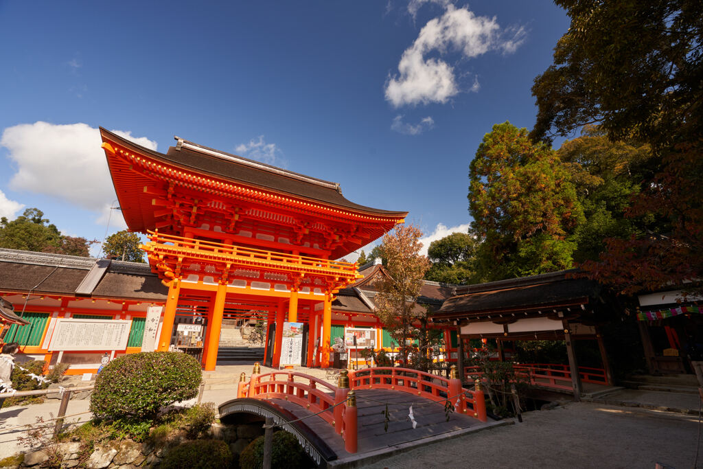 上賀茂神社の楼門。
