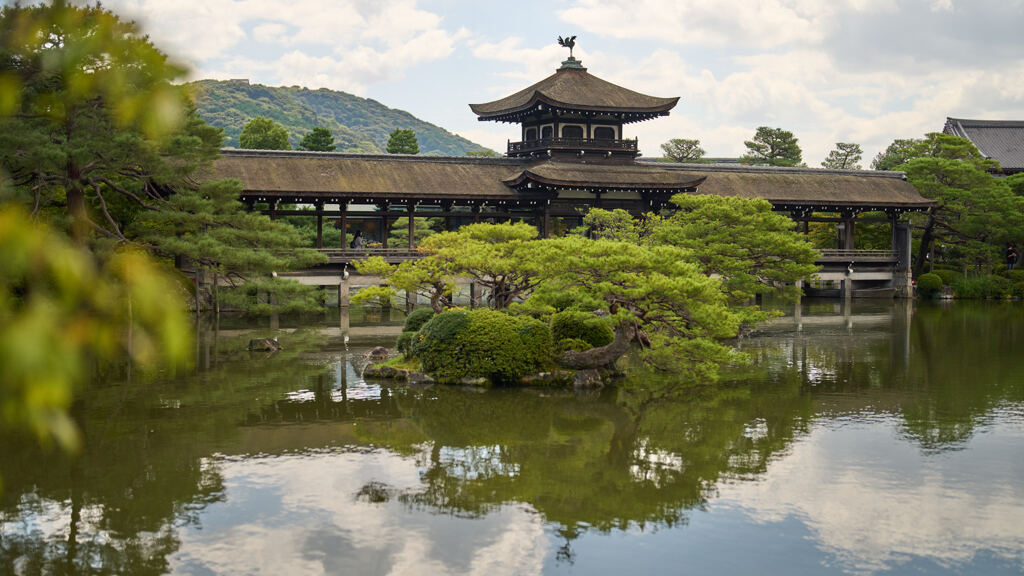 平安神宮泰平閣。