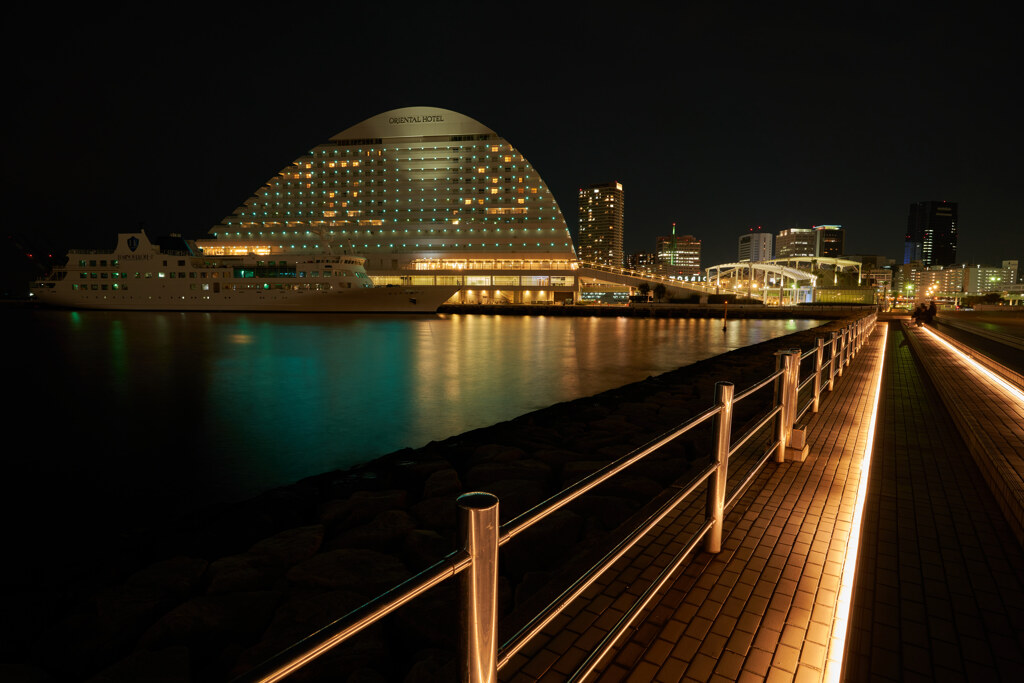 夜の神戸港。