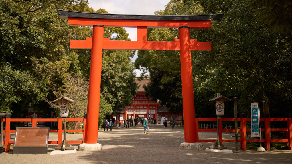 祝日の鳥居。