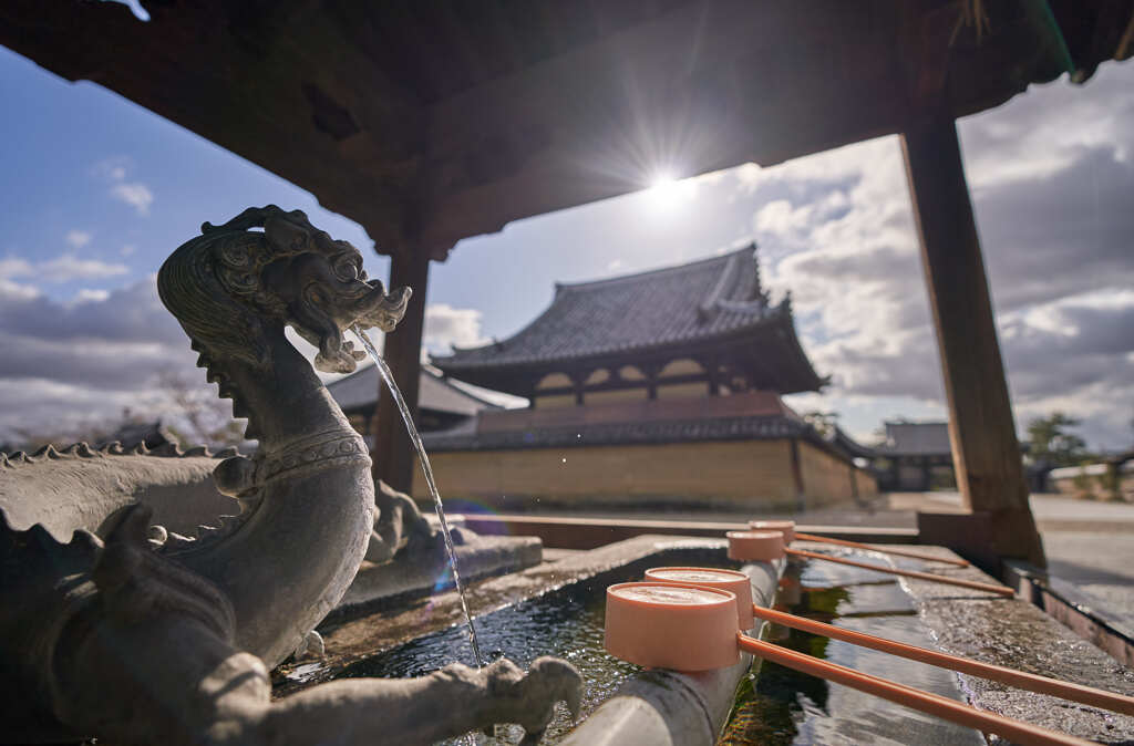 法隆寺の手水舎１(F2.8です)