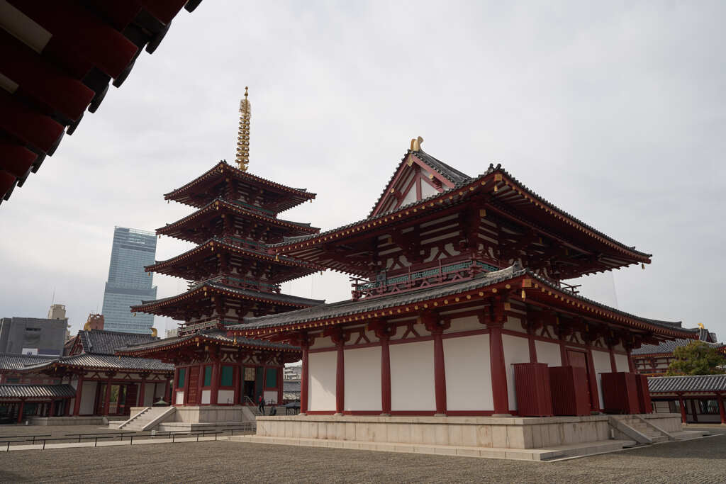 新しい（？）四天王寺の一直線伽藍です。